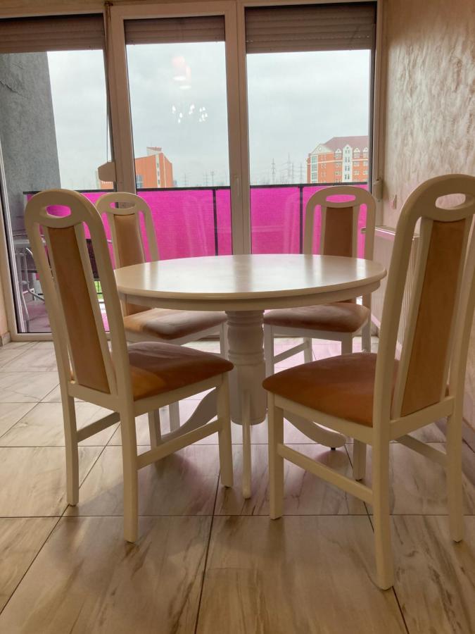 Bhoeme Apartament Oradea Eksteriør billede