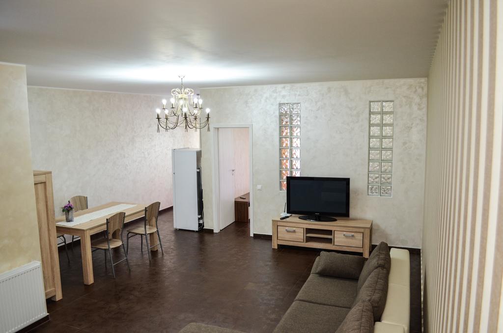 Bhoeme Apartament Oradea Eksteriør billede
