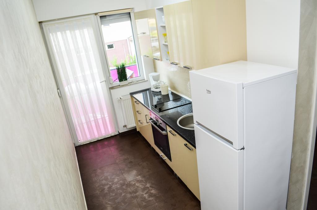 Bhoeme Apartament Oradea Eksteriør billede