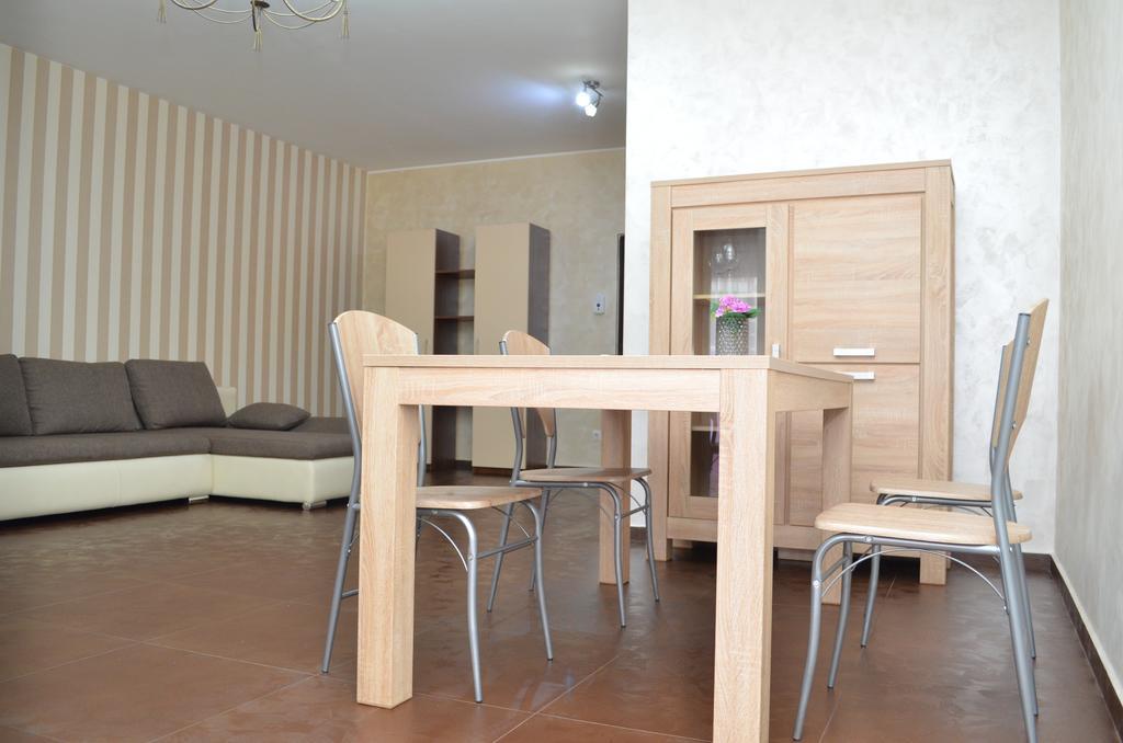 Bhoeme Apartament Oradea Eksteriør billede